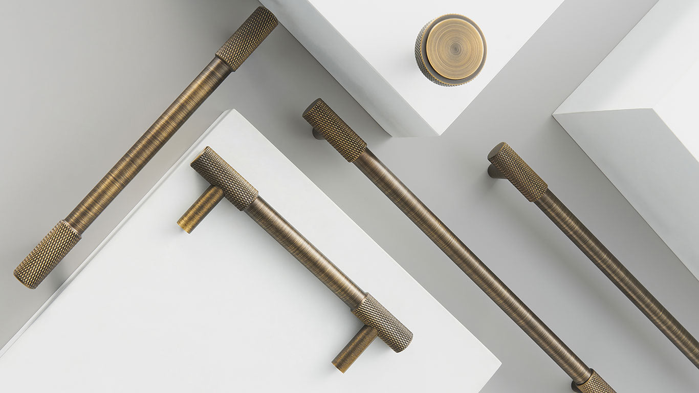 Knopp 3018 | Lättrad | Antik Mässing