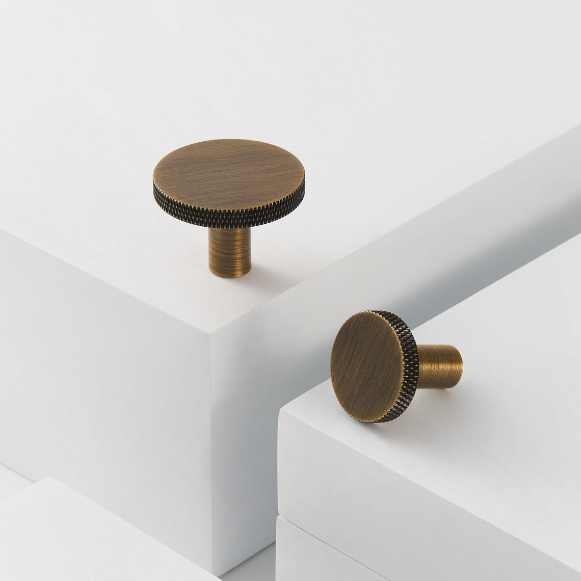 knopp/krok ch057 i antik mässing - detalj