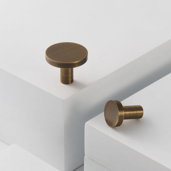 knopp/krok ch058 i antik mässing - detalj