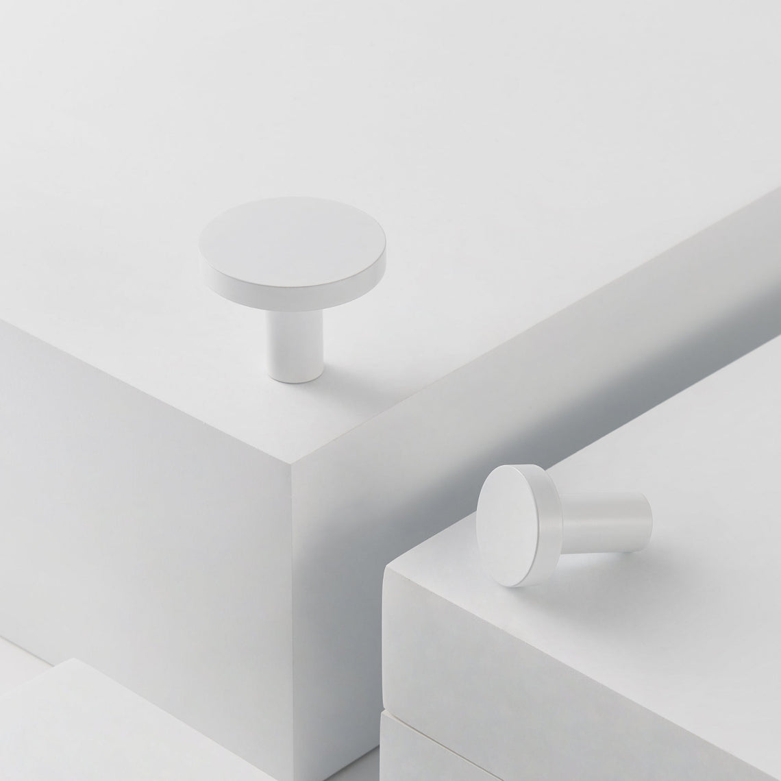 Knopp/krok ch058 i vit finish - detalj