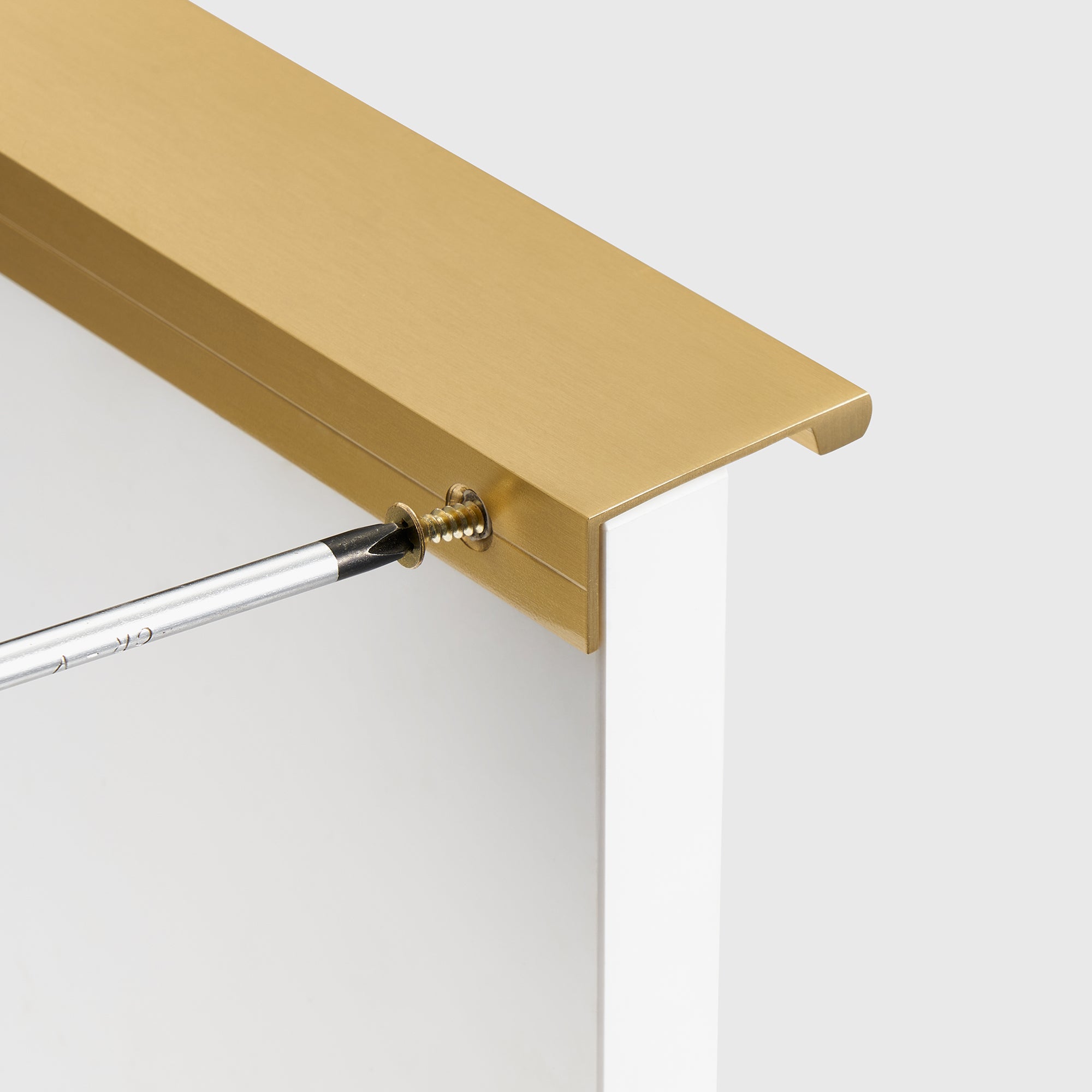 Handtag ch100 i mässing -detalj