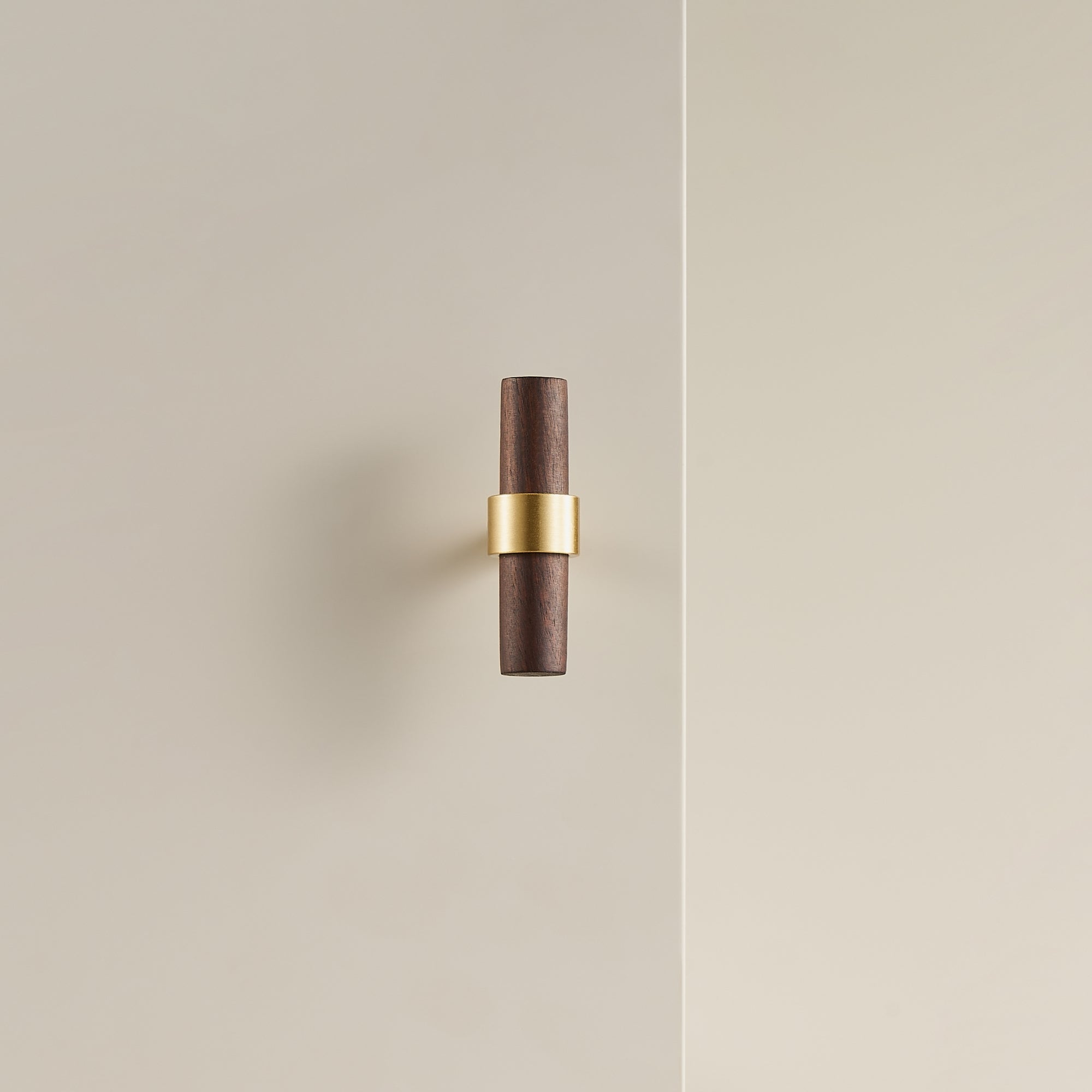 T-bar CH025W | Valnøtt + Messing