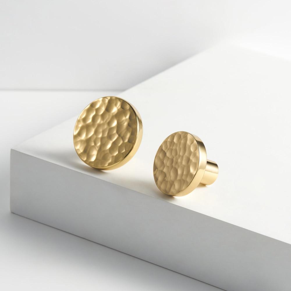 Knopp ch014 i hamrad mässing