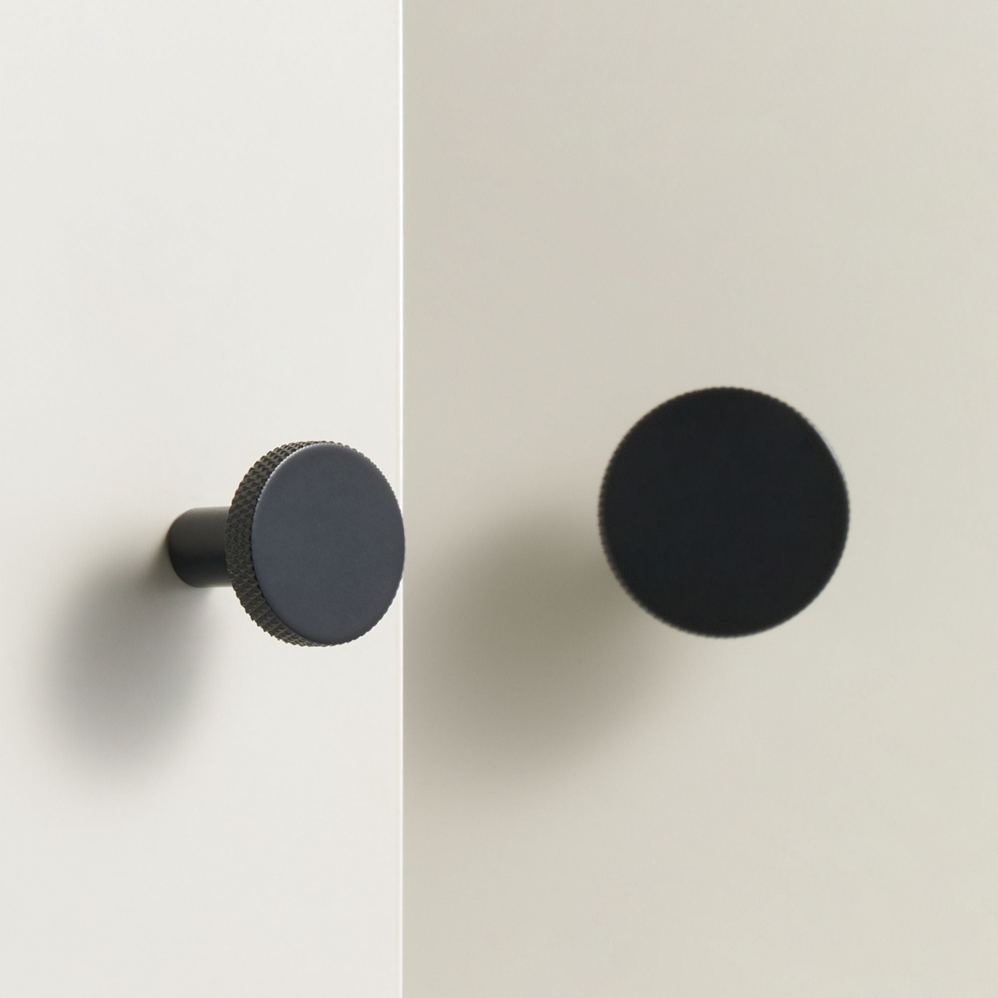 Knopp/krok ch057 i svart finish -  detalj