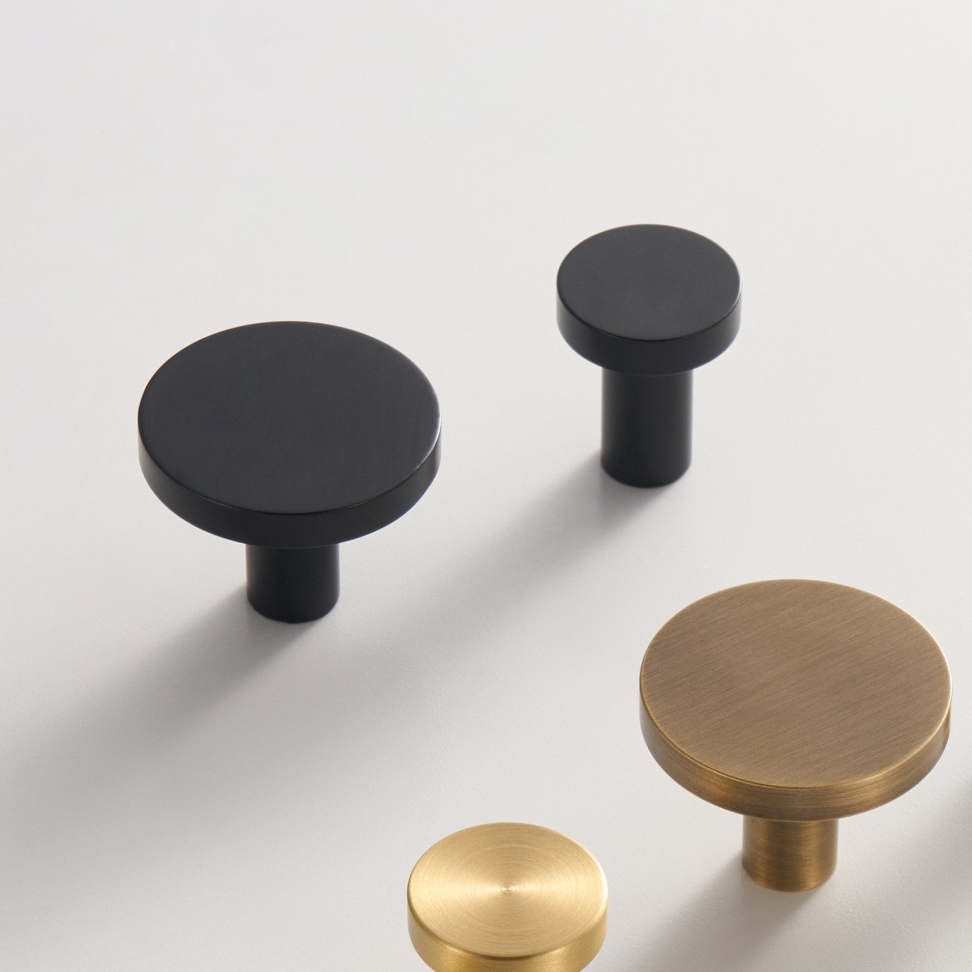 knopp/krok ch058 i svart finish - detalj