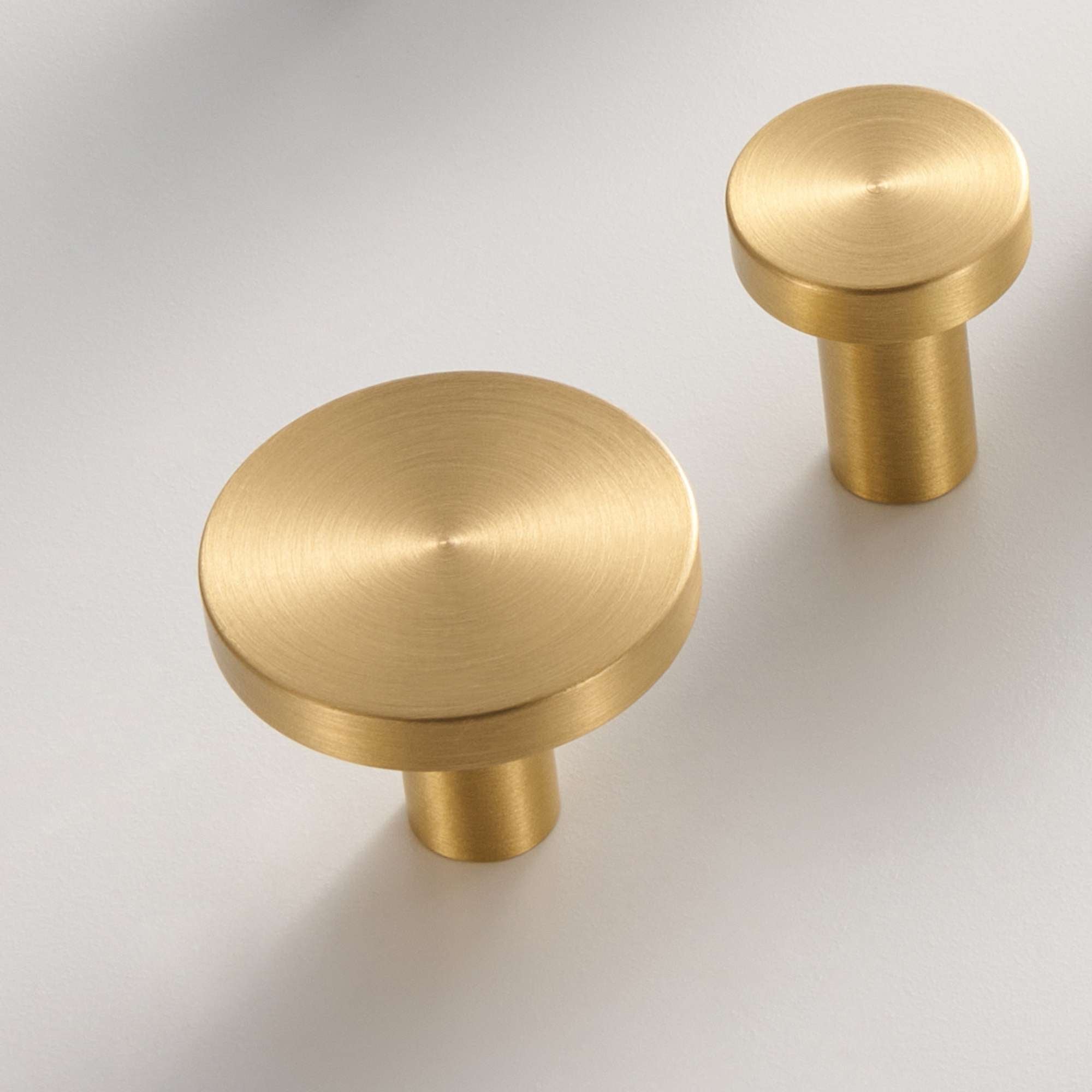 knopp/krok ch058 i mässing - detalj