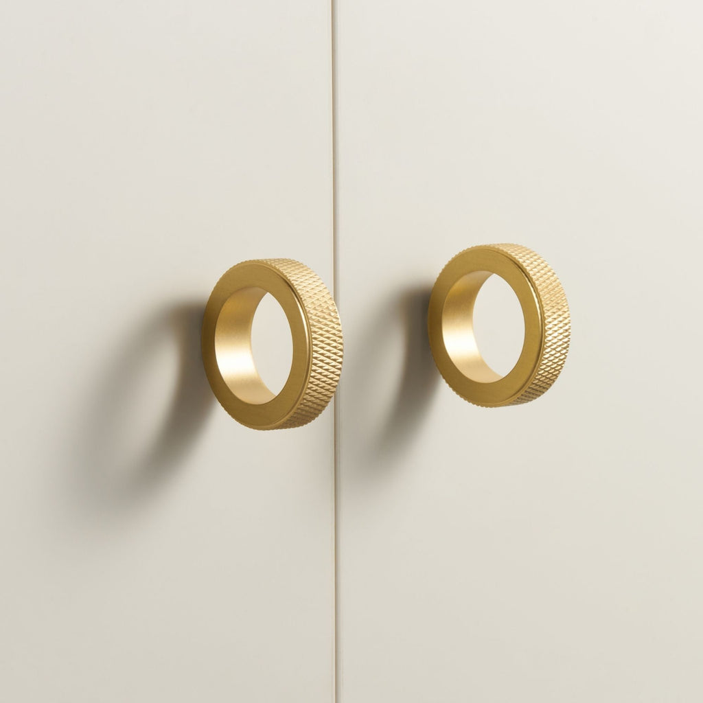 Knopp CH059B | Lättrad | Mässing