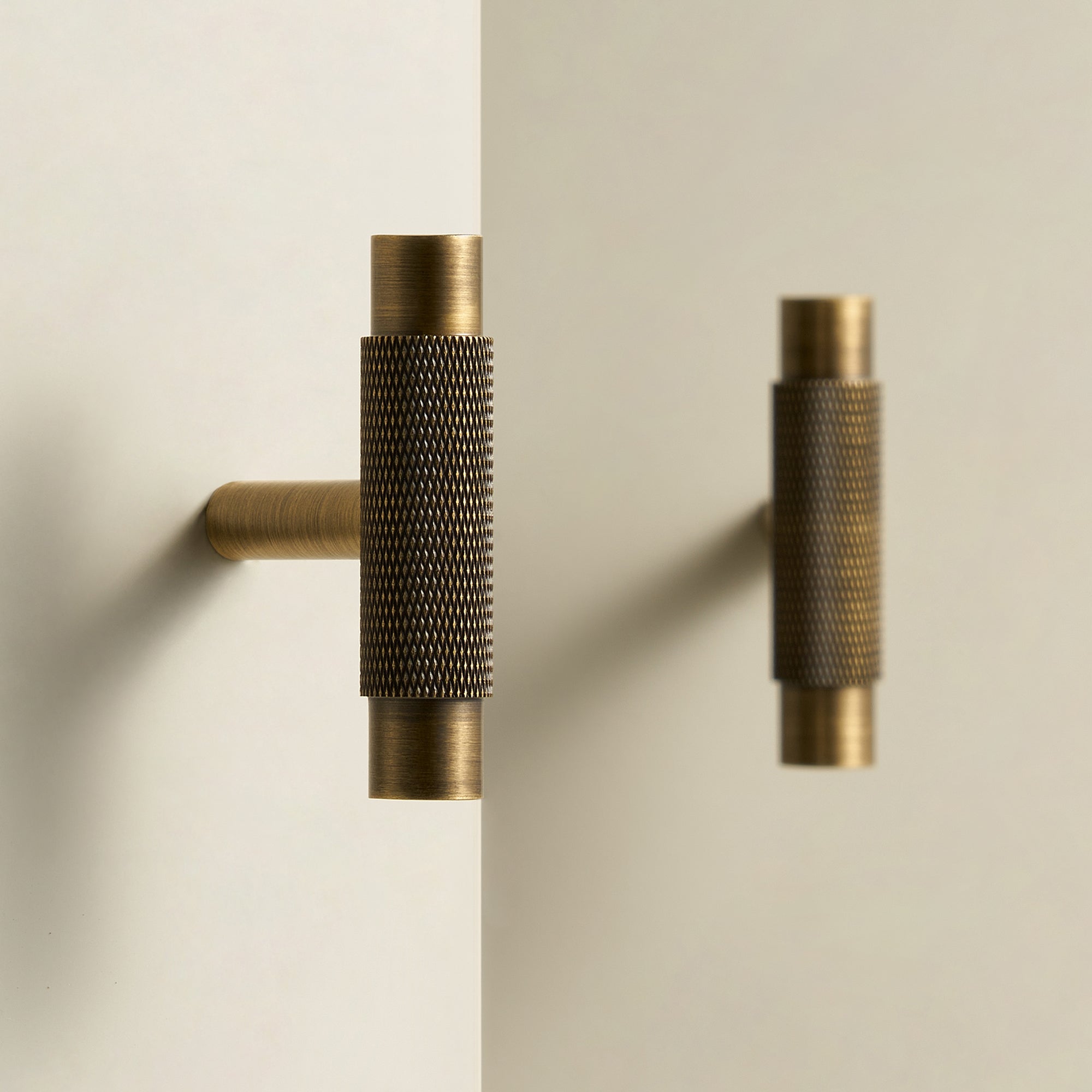 T-bar ch098 i antik mässing - första bild