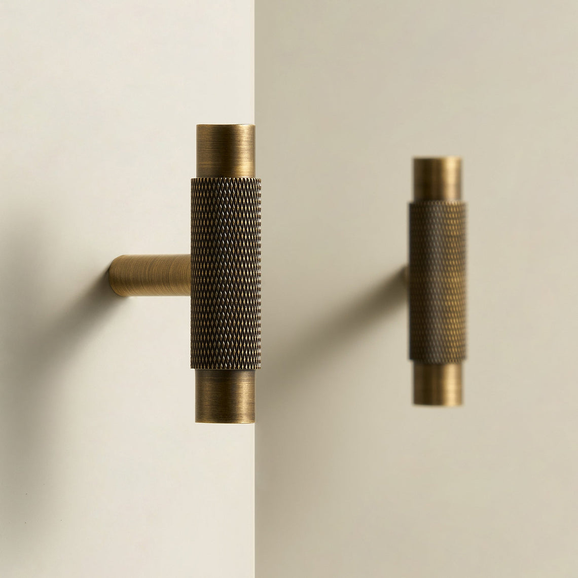 T-bar ch098 i antik mässing - första bild