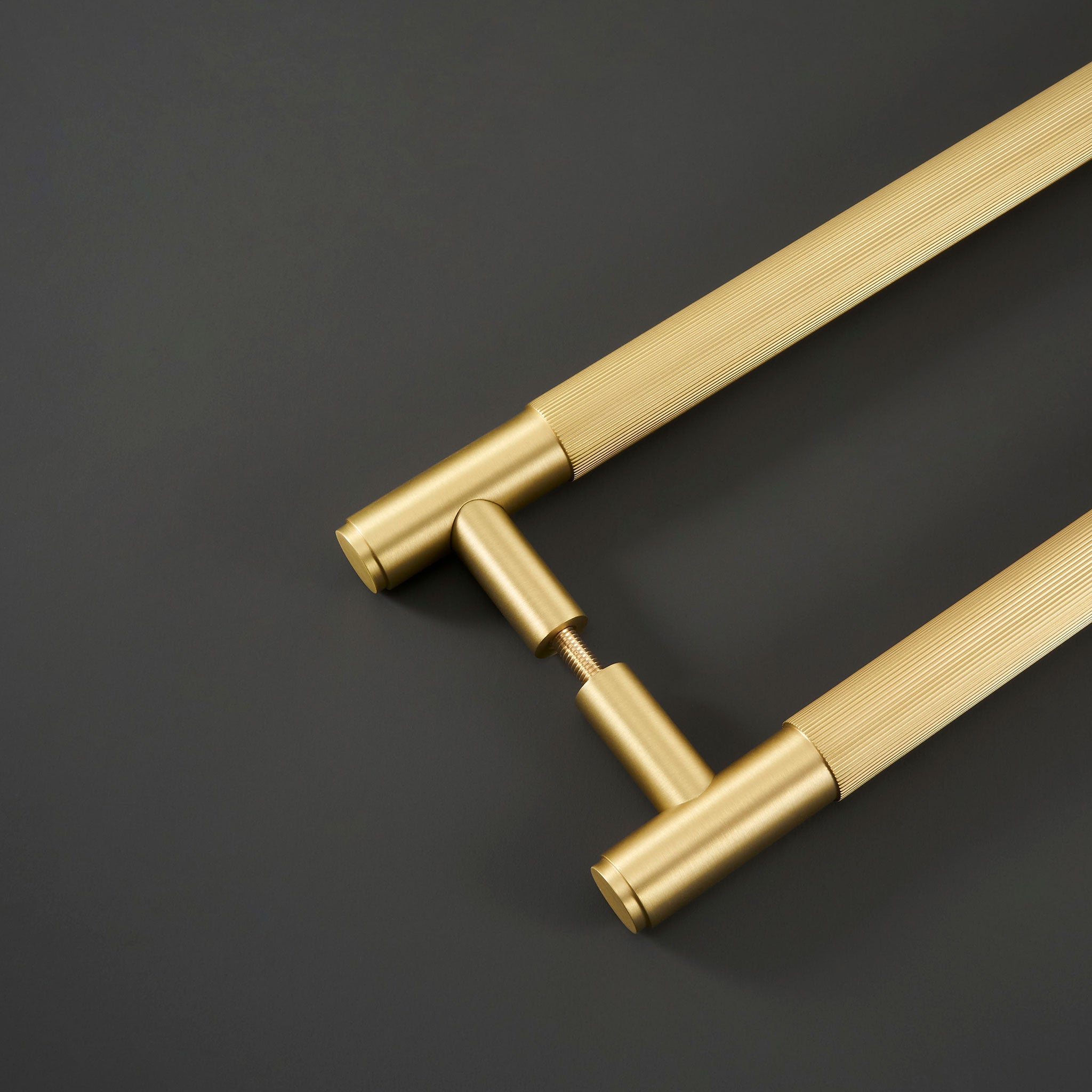 Pullbar P3100Z | Räfflat | Svart (SET)